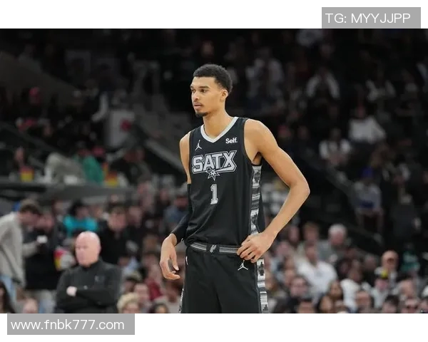 文班亚马场均20分10篮板3盖帽表现抢眼新秀奖争夺战已无悬念