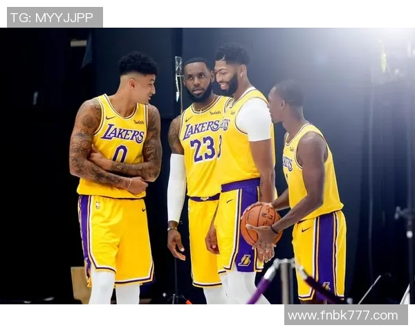 湖人对阵国队精彩直播回顾球迷热情高涨赛场氛围火爆 湖人对阵国队精彩直播回顾球迷热情高涨赛场氛围火爆