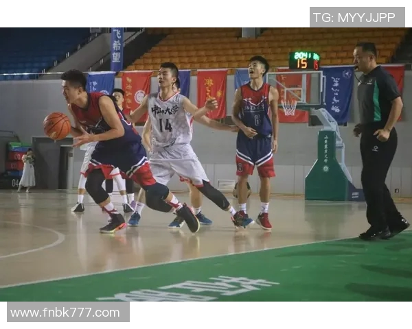 王泉泽的篮球之路从青涩少年到璀璨星光的成长历程与奋斗精神 王泉泽的篮球之路从青涩少年到璀璨星光的成长历程与奋斗精神