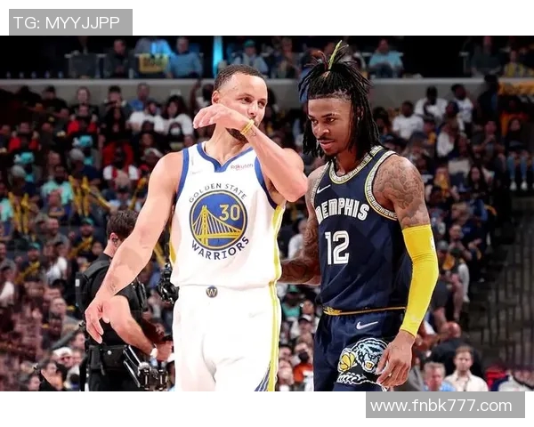 勇士与灰熊激战正酣精彩比赛直播全程回顾与分析 勇士与灰熊激战正酣精彩比赛直播全程回顾与分析