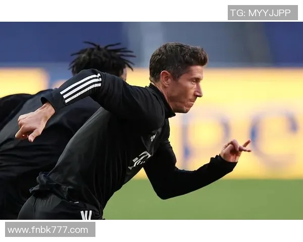 莱万领衔球队新征程展现无与伦比的进攻实力与团队合作精神