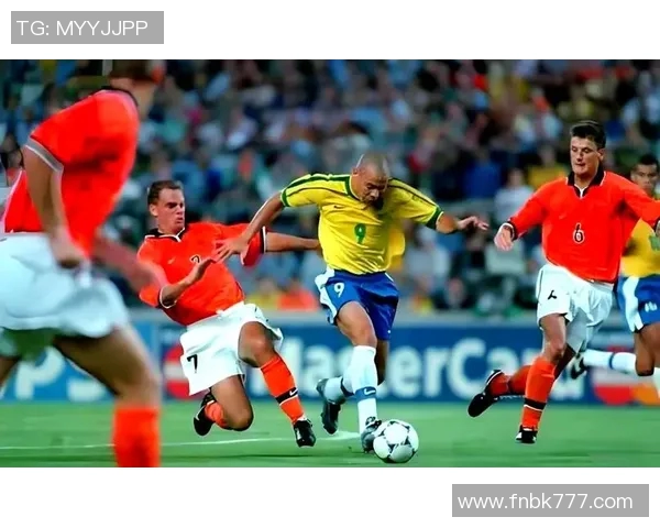 荷兰与巴西激战之后的颁奖仪式盛况回顾与精彩瞬间分享