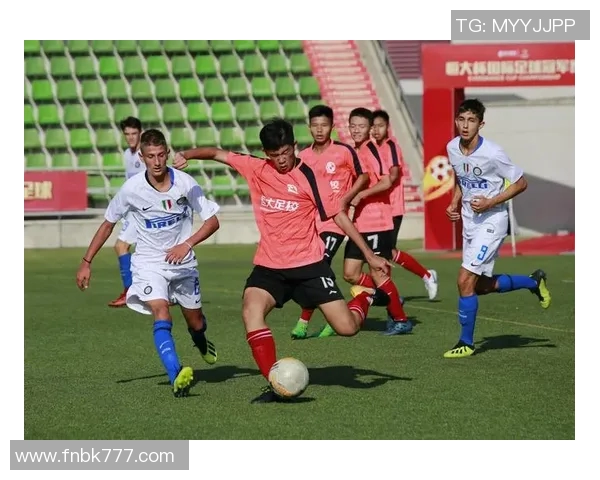 恒大与恒丰激战正酣谁能在这场巅峰对决中夺得冠军荣耀